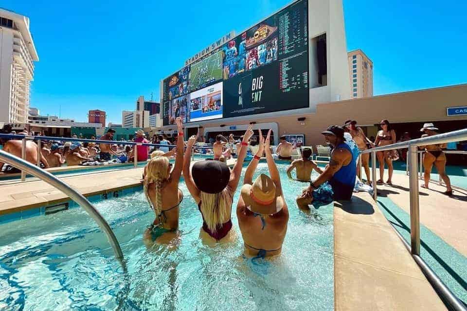 Pools in Vegas Non-Guests Can Access