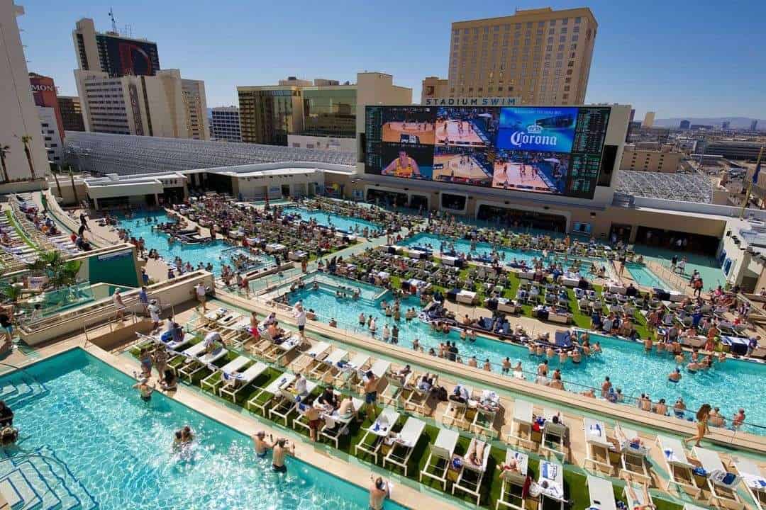 las vegas rooftop pools