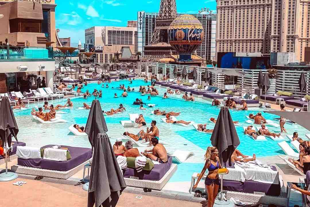 cosmopolitan las vegas pool